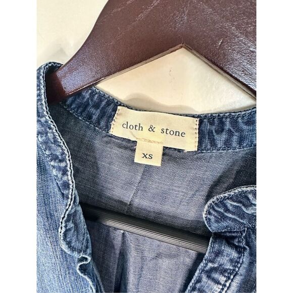 Cloth and Stone Chambray Pop Over Top Size XS - Picture 2 of 4